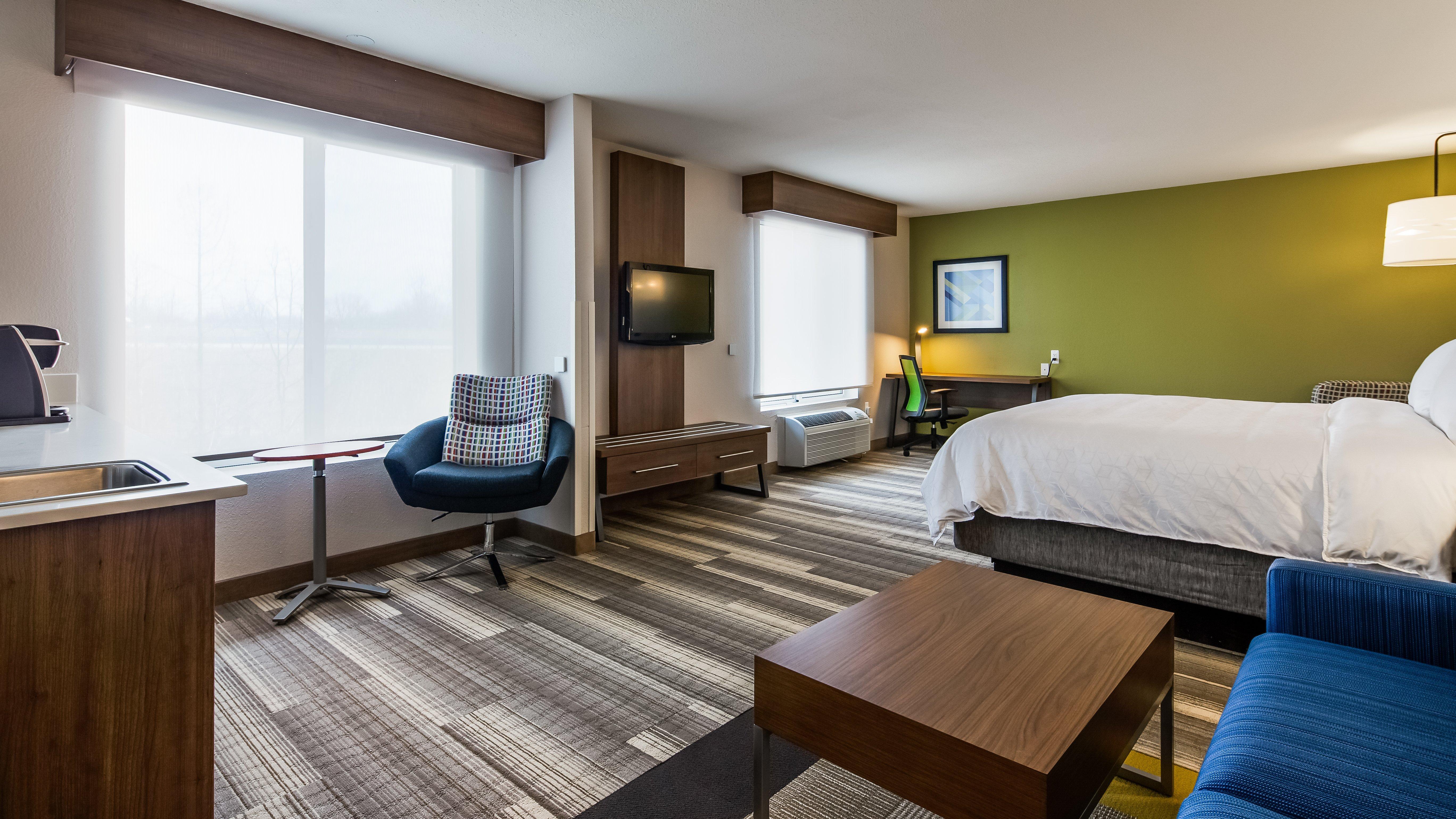 Holiday Inn Express & Suites Detroit - Farmington Hills By Ihg Northville Exterior photo