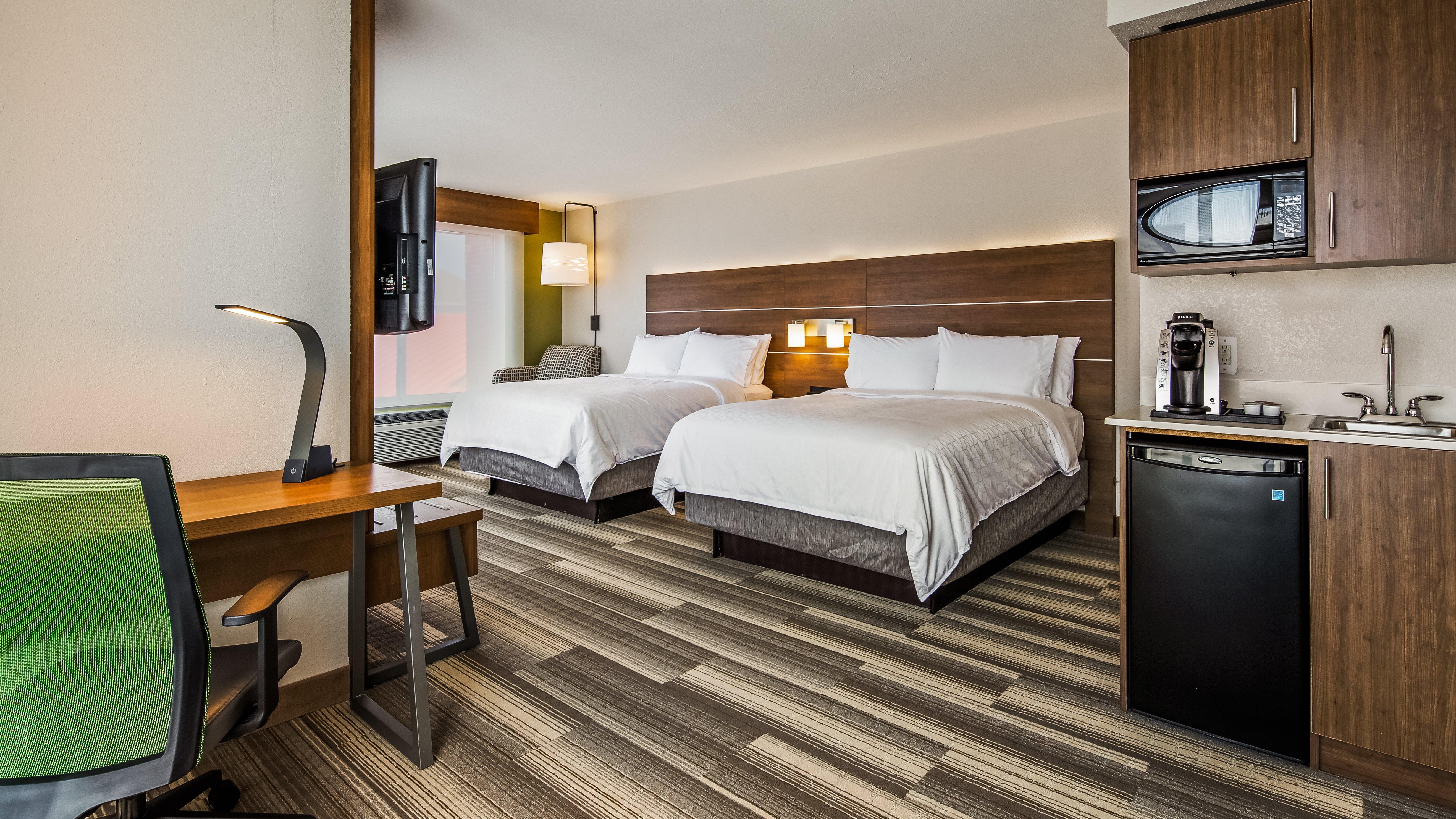 Holiday Inn Express & Suites Detroit - Farmington Hills By Ihg Northville Exterior photo