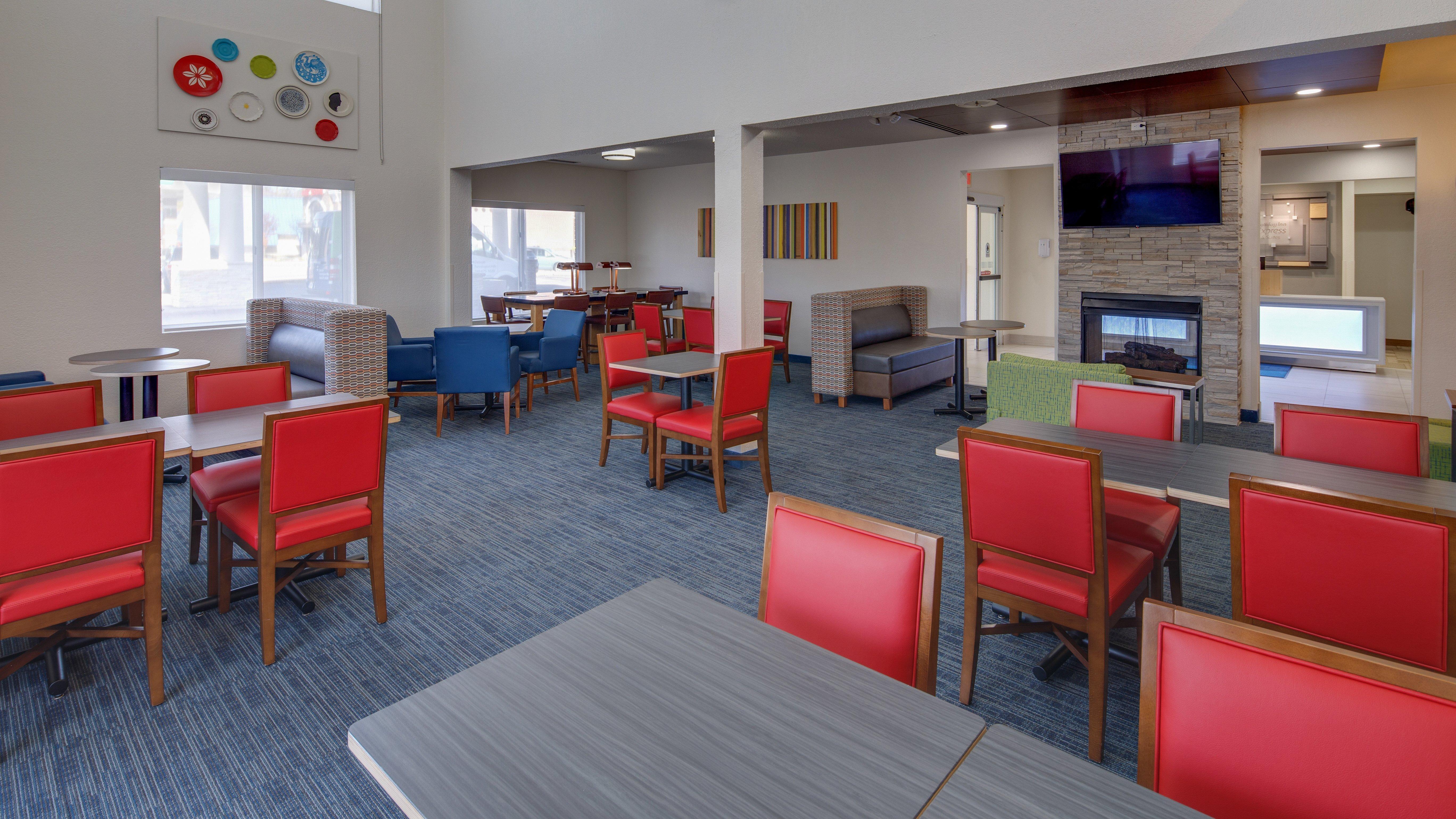 Holiday Inn Express & Suites Detroit - Farmington Hills By Ihg Northville Exterior photo